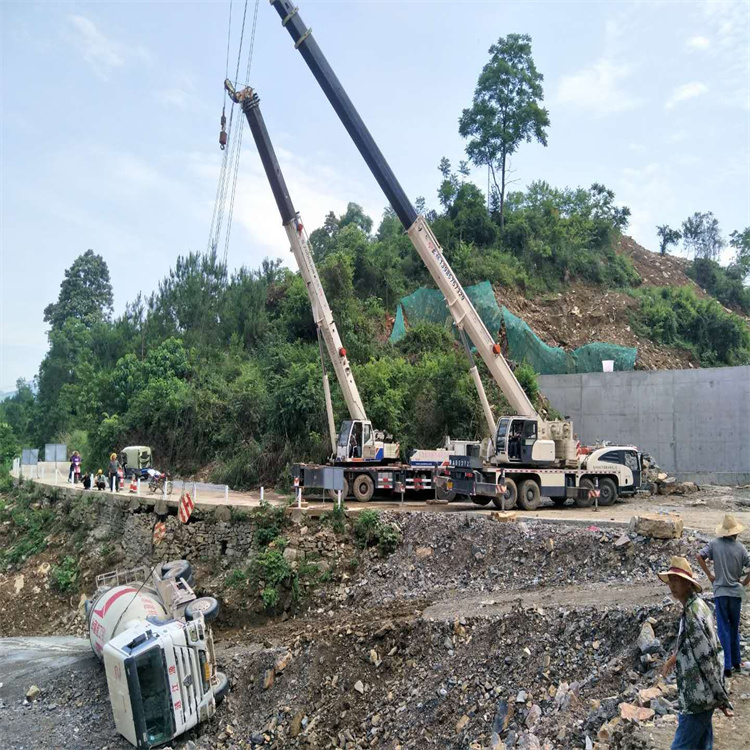 渑池汽车掉沟里叫吊车救援要多少钱